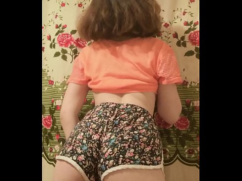 ❤️ Leanabh òg sexy a ’toirt dheth na shorts aice air a’ chamara ❤ Bhidio gnè leinn ❌❤